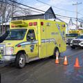 avtobus zapeljal v vrtec v Quebecu reševalno vozilo
