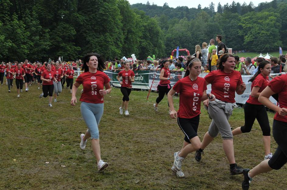 Če želite visokoresolucijsko fotografijo, nam pošljite elektronsko sporočilo na 