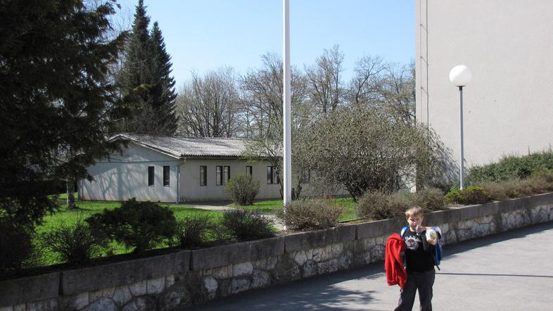 V delavski baraki pri OŠ Staneta Žagarja poteka pouk že 30 let, čeprav je zgraje