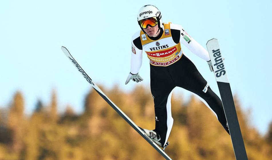 Začetek boja na štirih skakalnicah povsem po slovenskih notah