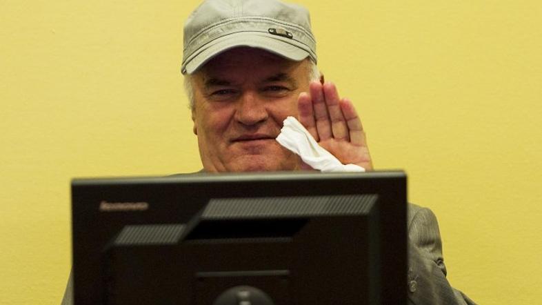 Ratko Mladić na sodišču v Haagu.