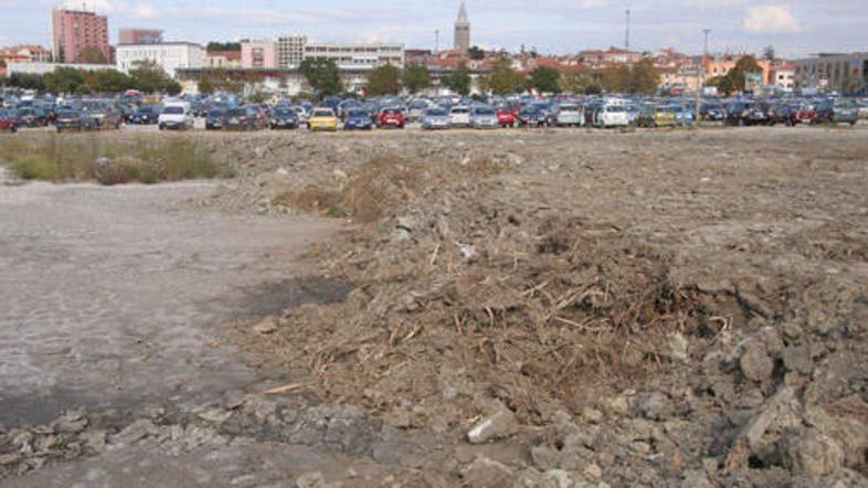 Ob koprski tržnici bodo z zasipavanjem terena zagotovili dodatna brezplačna park