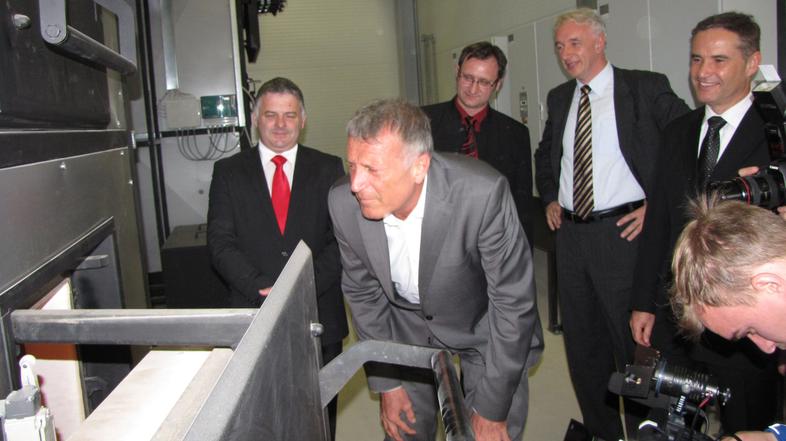 slovenija 18.03.14. Dolenjska, Slovenska vas, minister Senko Plicanic v kotlarni