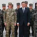 Poveljnica vojašnice Vipava Nataša Zorman in predsednik Borut Pahor
