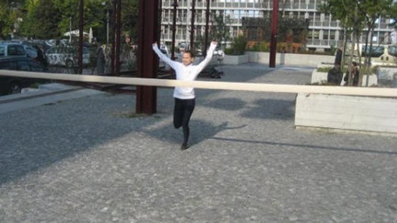 Žurnalova tekačica ob "slavnostnem" prihodu na Trg republike, traso pa smo posne