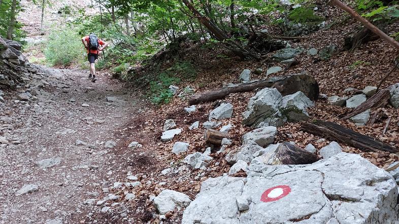 Četudi je do vrha le še 100 ali 200 metrov, se ob slabem vremenu čimprej vrnite v dolino.