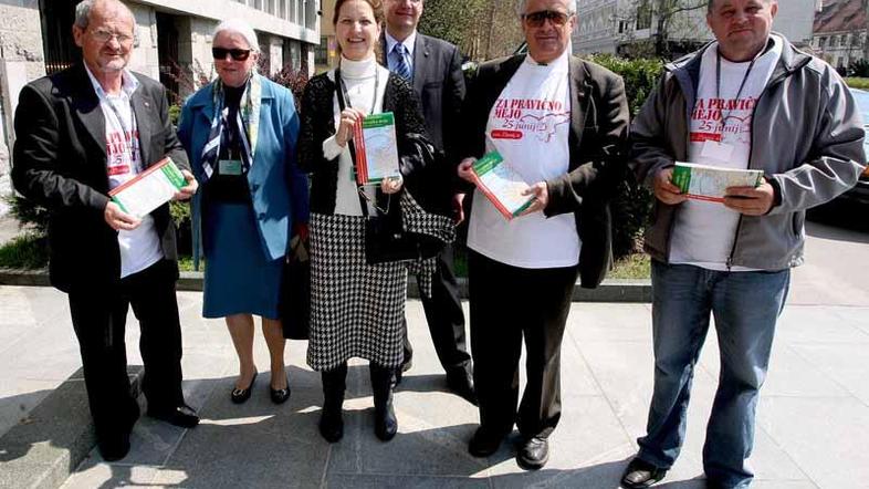 V Zavodu 25. junij so naredili kratek pregled poročanja nekaterih slovenskih med