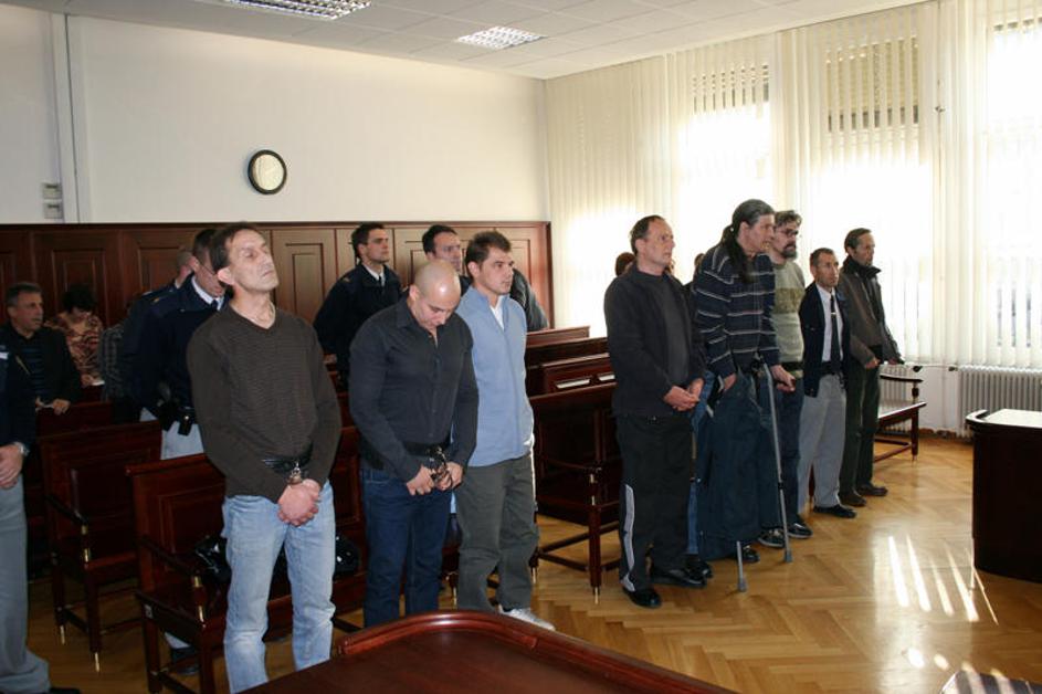 Sedmerica med izrekom sodbe. (Foto: Andraž Sodja)