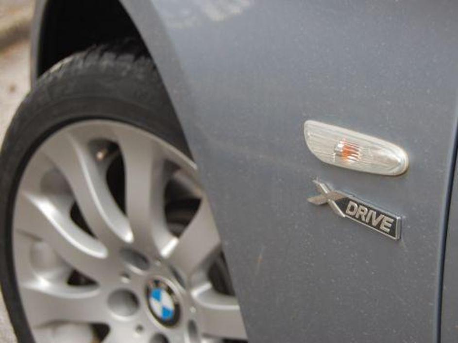 Vsekolesni sistem x-drive navduši s količino moči in navora, hkrati pa v delčku 