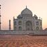 Mavzolej Tadž Mahal. ki stoji v indijski zvezni državi Agra, je dal šah Džahan v