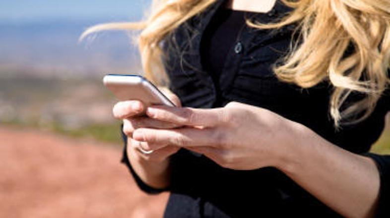 V EU bomo poleg cenejšega pogovora manj evrov odšteli tudi za pošiljanje SMS-spo