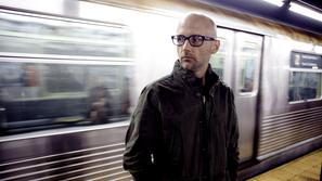 "Singel The Day je nastal ob svitu v hotelski sobi v Španiji," pravi Moby. (Foto