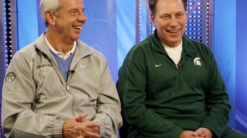 Trener Severne Karoline Roy Williams (levo) in trener Michigan Stata Tom Izzo st