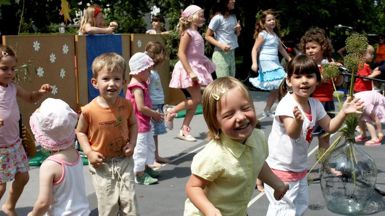 V vrtce je vključenih le 60.000 otrok.