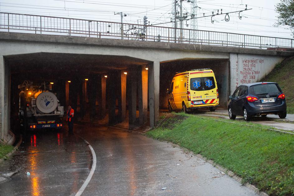 podvoz Zalog poplave padavine komunalna služba zaprta cesta