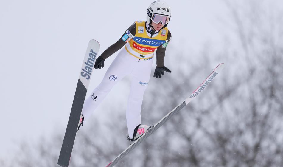 Nika Prevc z lepo prednostjo po prvi seriji