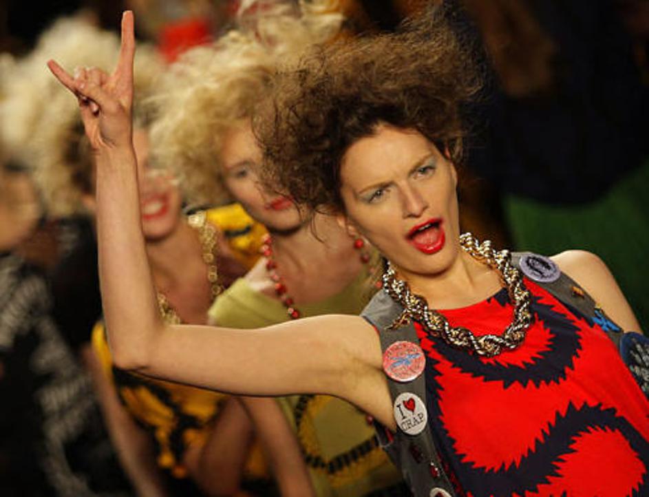 Kolekcija Vivienne Westwood ostaja provokativna.