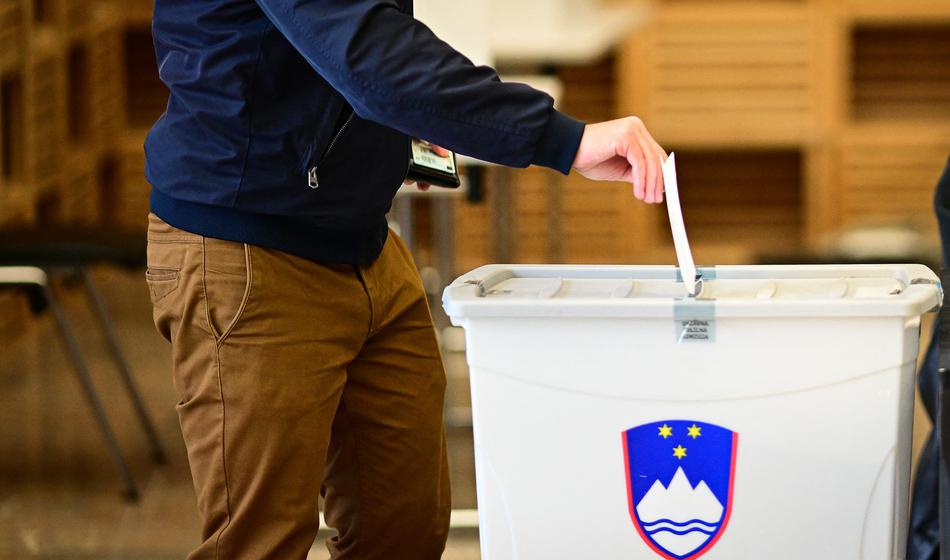 Zdaj uradno: Na parlamentarnih volitvah tudi trojček