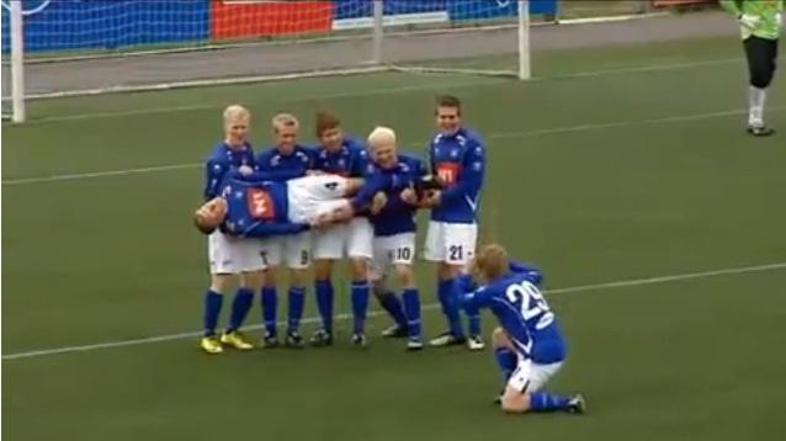 Prvo proslavljanje, s katerim so zasloveli islandski nogometaši - slavni "ribars