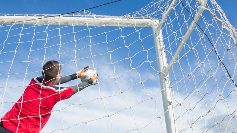 vratar mreža gol simbolična fotografija