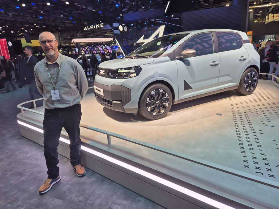 Dacia na avtomobilskem salonu v Parizu | Avtor: Gregor Prebil