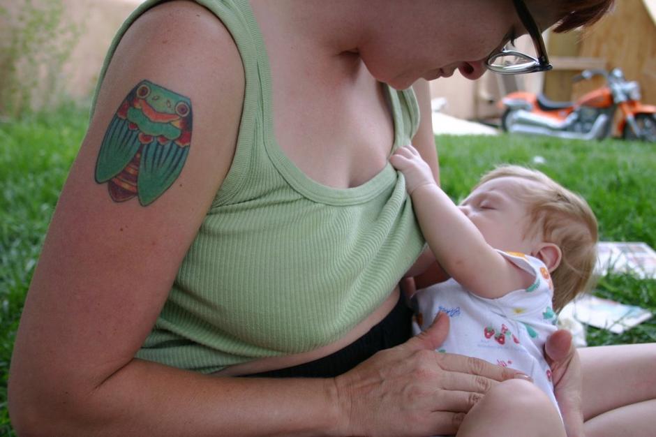 Dojenje v javnosti | Avtor: Profimedias