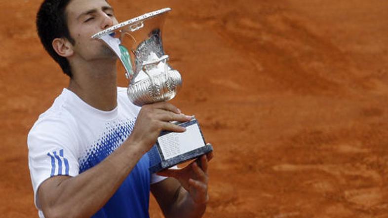 Djoković je v polfinalu zmagal po predaji Štepaneka, v finalu se je za zmago nam