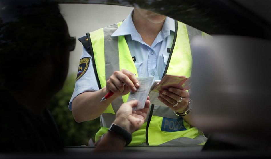 Bizarno: Najprej kaznovali 42-letnika, nato še njegovo 72-letno mater