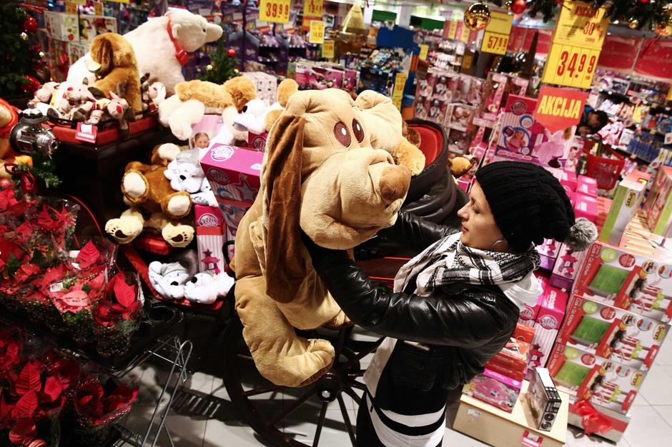 Ljubljana 29.11.2013 igrace, nakupovanje, nakup v trgovini Mercator; foto:Sasa D | Avtor: Saša Despot