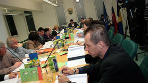 V Kranjski Gori so zaradi še vedno zaprte 137 tisoč evrov vredne vodarne sklical