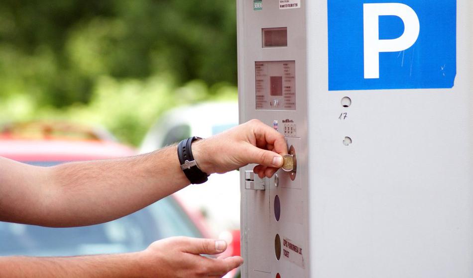 Par več let kradel iz parkomatov, takšno bogastvo si je nabral