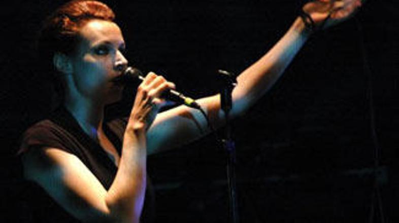 Pevka skupine Melodrom