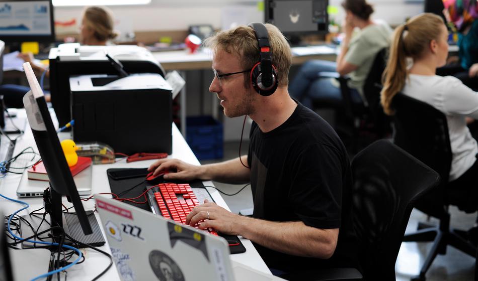 Iščete službo? Nudijo od 145.000 evrov letno, dobite tudi dodatke!