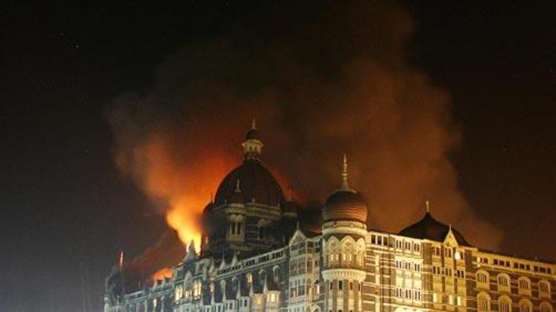 Napadalci so zajeli prestižni hotel Taj Mahal.
