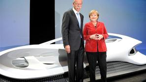 Prvi mož Daimlerja Dieter Zetsche si je v družbi nemške kanclerke Angela Merkel