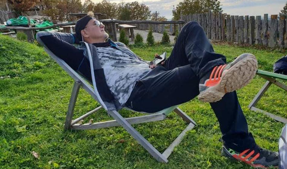 Nevesta znanega Slovenca za poročno obleko izbrala zelo neobičajno barvo