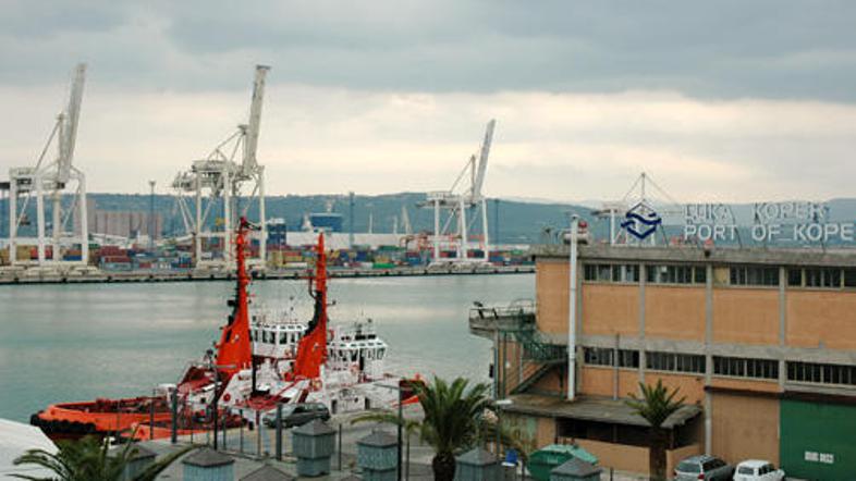 Služba za odnose z javnostmi Luke Koper je pojasnila, da se Koprčanom ni treba b