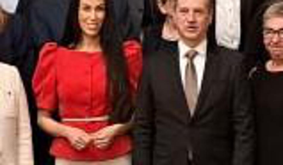 Poglejte, kaj sta Golob in Tina pred prazniki naredila za otroke