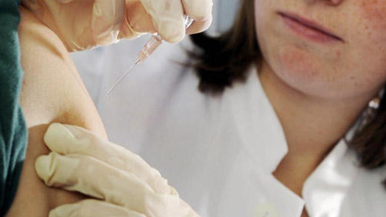 V prvih dneh cepljenja prebivalstva so v ljubljanskih zdravstvenih domovih porab