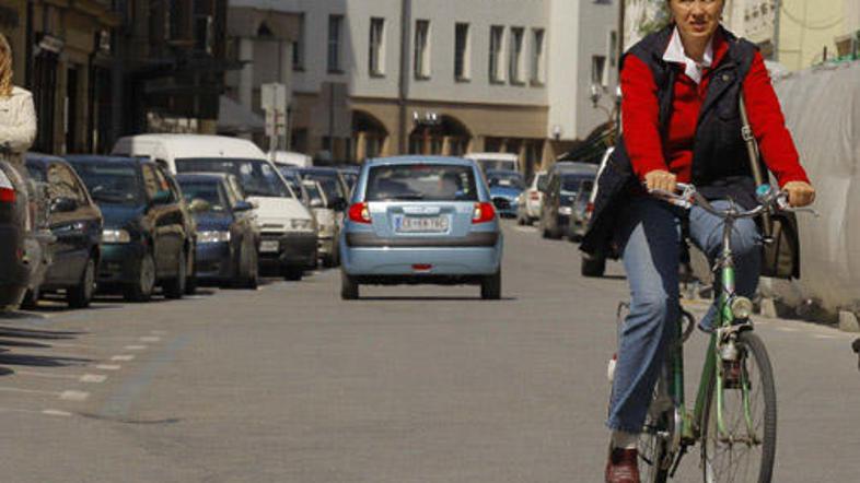 Višje cene naj bi ljudi spodbudile, da bi se posluževali parkirišč na obrobju in