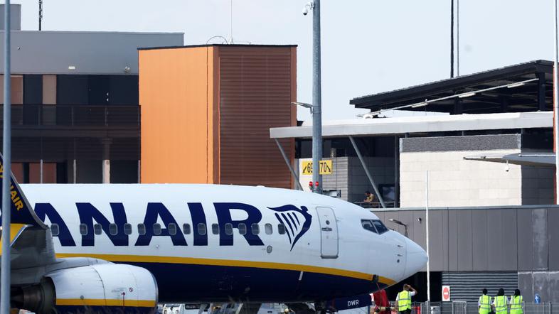 Ryanair letalo Charleroi bomba