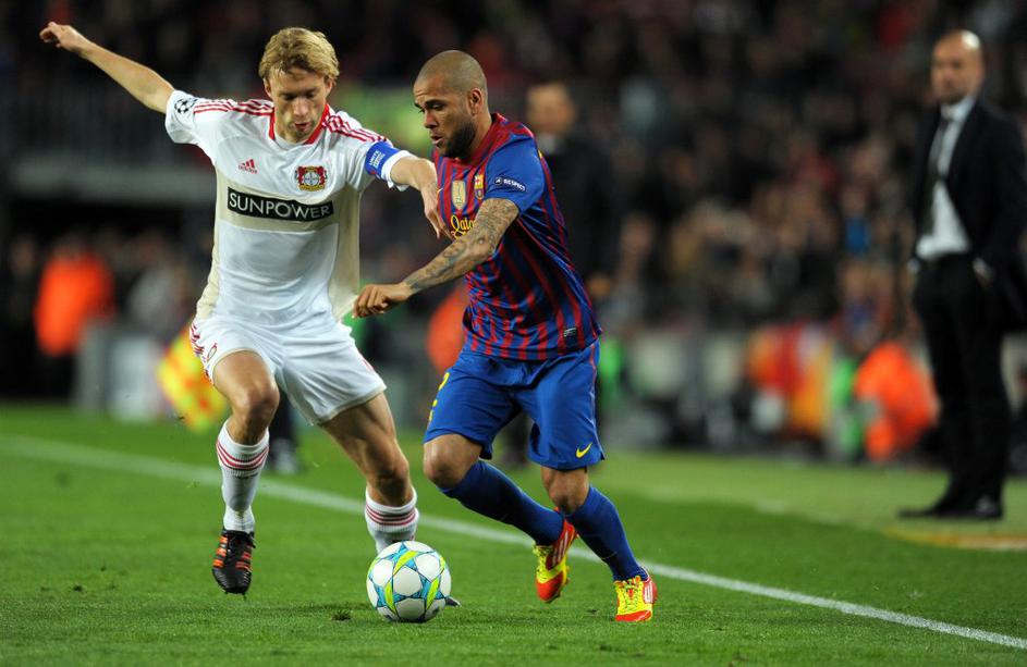 barcelona bayer alves