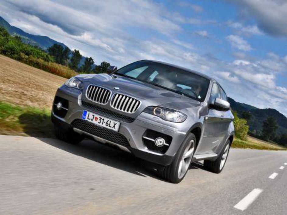 X6 s šestvaljnim bencinarjem je eden od modelov, ki so vabljeni na servis. (Foto