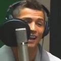 Cristiano Ronaldo med pevskim udejstvovanjem.
