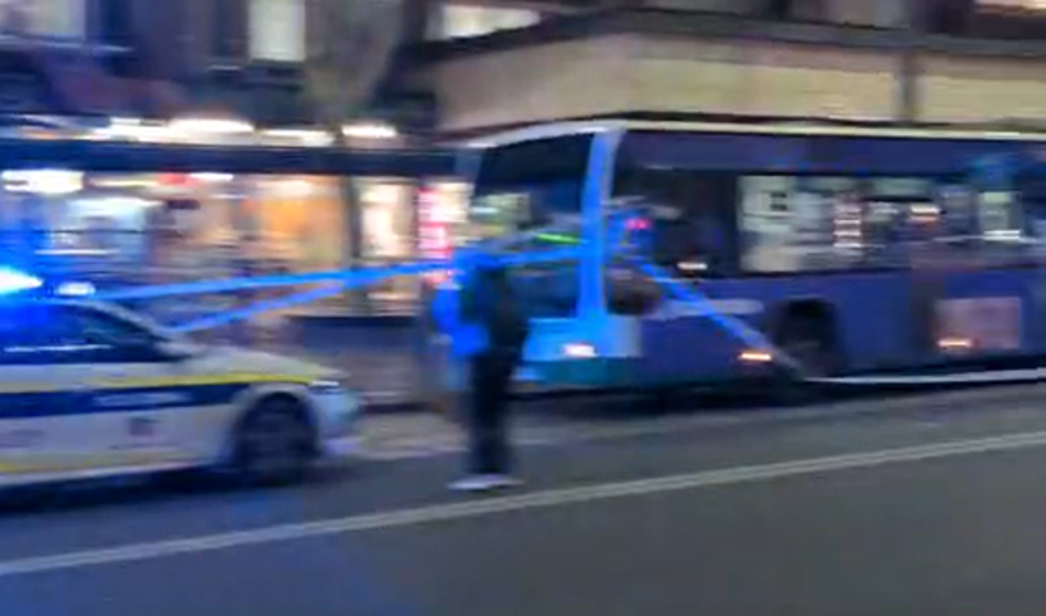 Moški zabodel avtobusnega voznika: Policija prosi, da ga pomagate najti