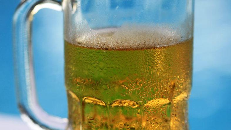Lastniki spa centra trdijo, da pivo lahko pripomore k zdravljenju kožnih obolenj