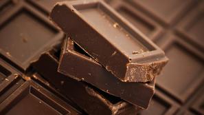 Čokolada je vse, kar je roparju uspelo odnesti iz trgovine. (Foto: Shutterstock)