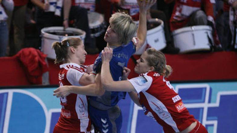 Rokometašice Krima so brez težav premagale Nürnberg.