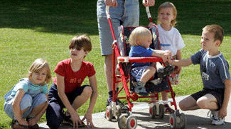 V Sloveniji je konec leta 2007 živelo 2.025.866 prebivalcev oziroma za 0,8 odsto