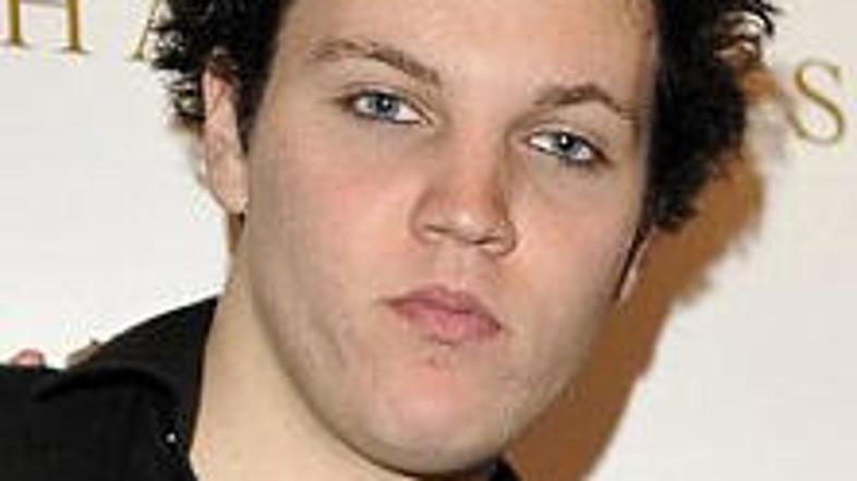 Benjaminu pripisujejo neverjetno podobnost z Elvisom.